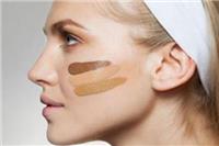 如何使用粉底液？（涂抹粉底液的手法拒絕無效